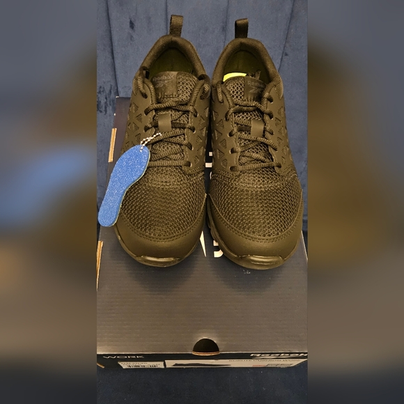 Reebok Men's Black Athletic Work Shoes 5.5M NEW